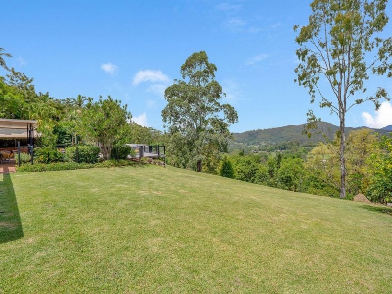 3 Coastview Crescent, Tallai QLD 4213