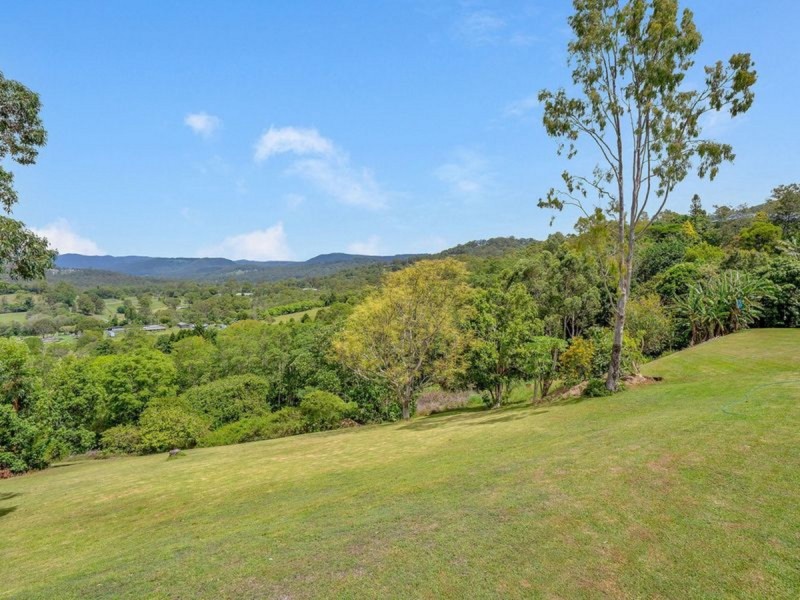 3 Coastview Crescent, Tallai QLD 4213
