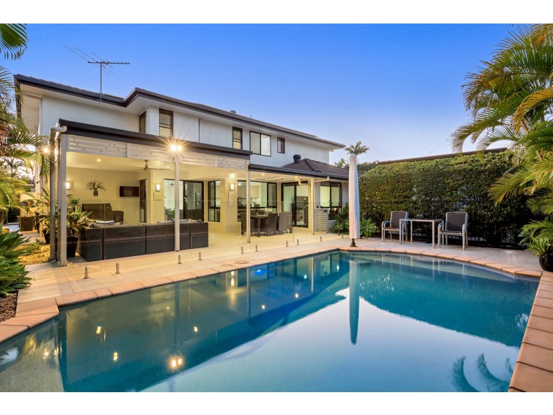 8 James Place, Sinnamon Park QLD 4073