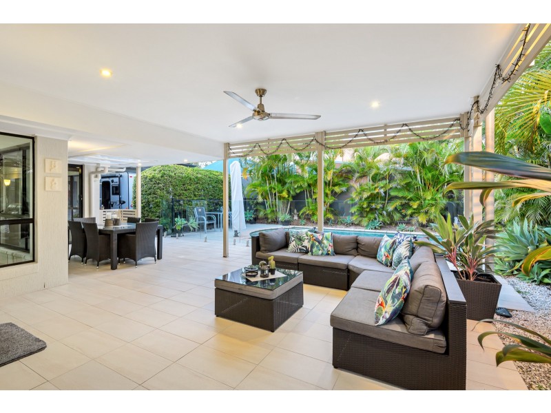 8 James Place, Sinnamon Park QLD 4073