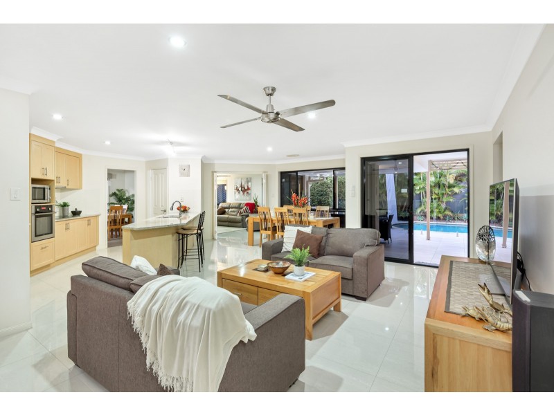 8 James Place, Sinnamon Park QLD 4073