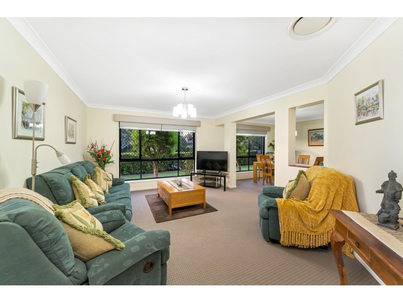 8 James Place, Sinnamon Park QLD 4073