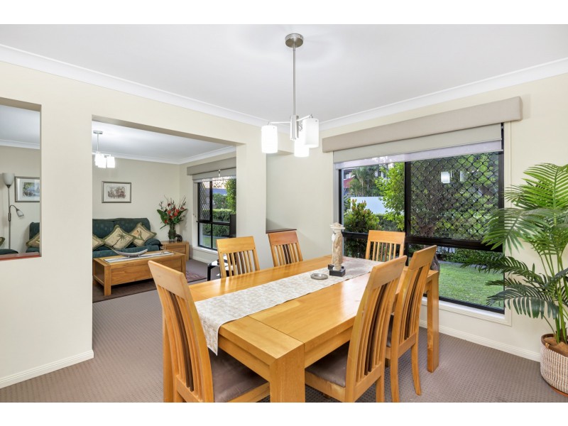8 James Place, Sinnamon Park QLD 4073