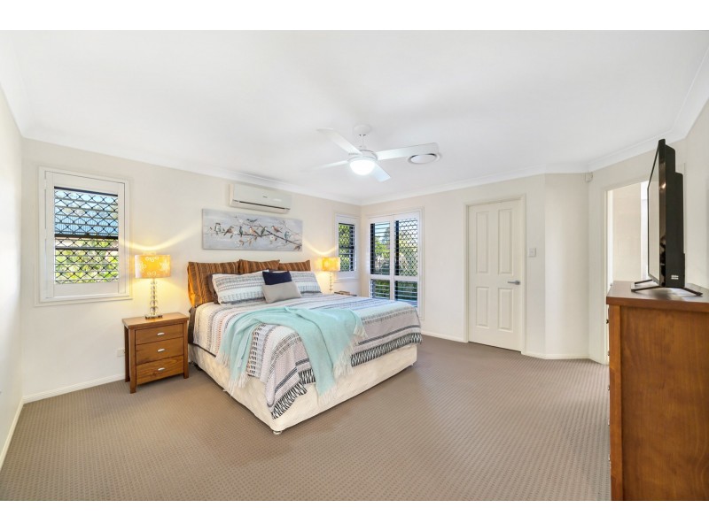 8 James Place, Sinnamon Park QLD 4073