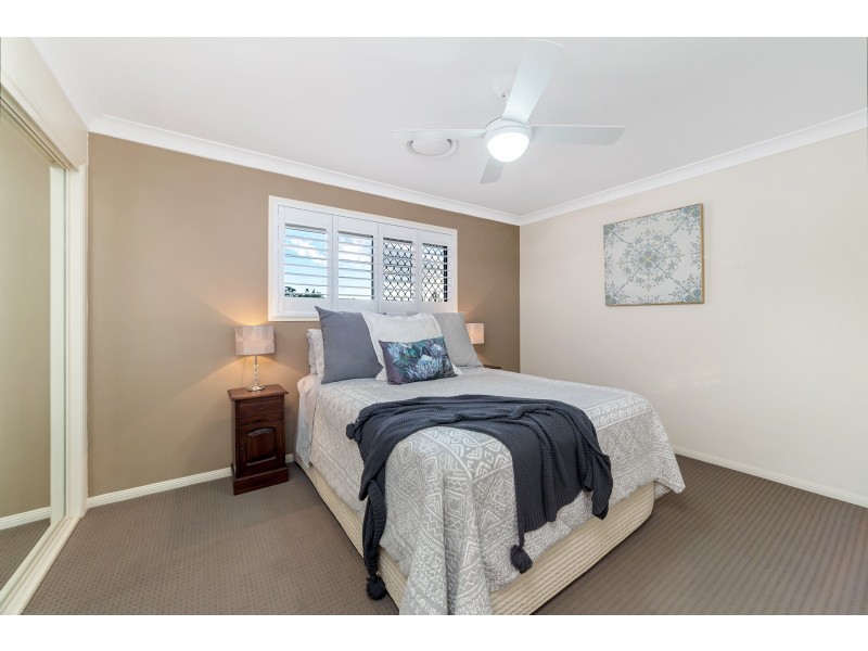 8 James Place, Sinnamon Park QLD 4073