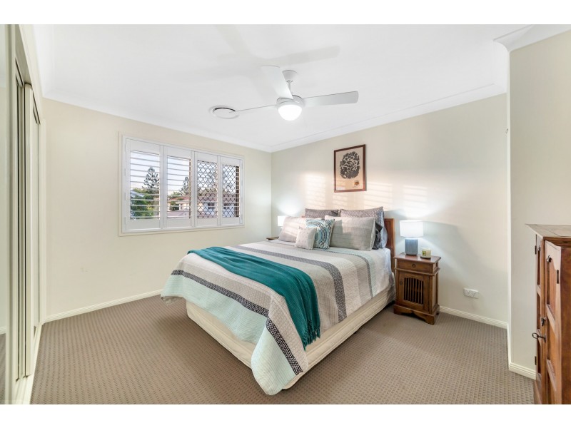 8 James Place, Sinnamon Park QLD 4073