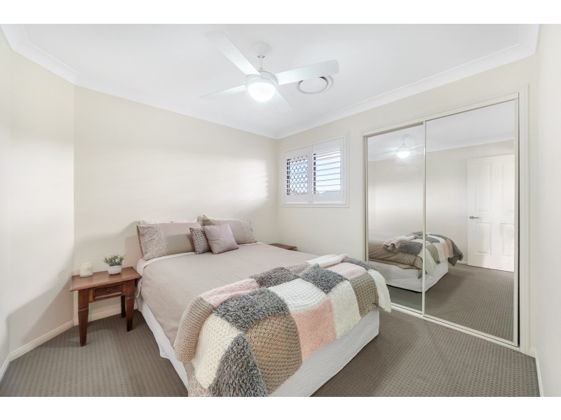 8 James Place, Sinnamon Park QLD 4073