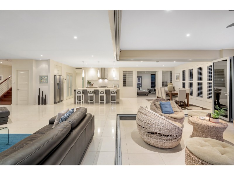 95 Burdekin Drive, Sinnamon Park QLD 4073