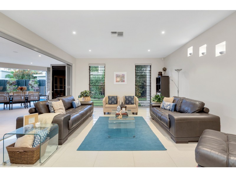 95 Burdekin Drive, Sinnamon Park QLD 4073