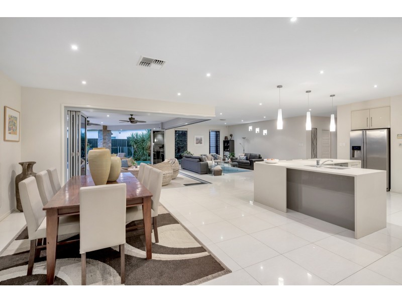 95 Burdekin Drive, Sinnamon Park QLD 4073