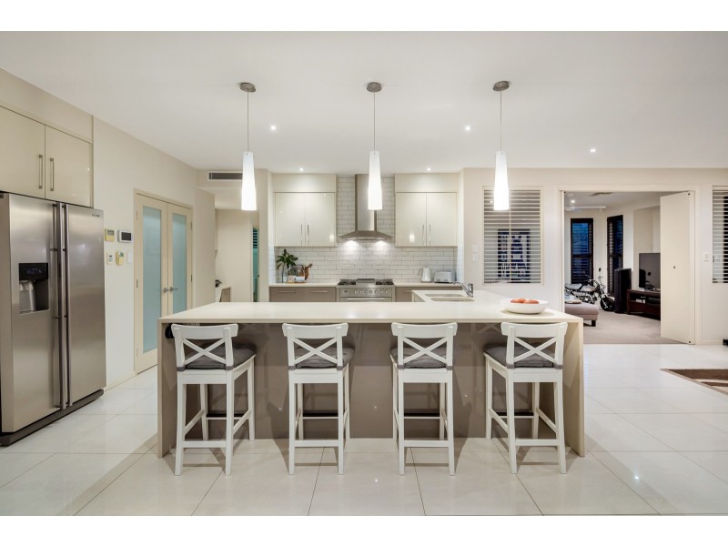 95 Burdekin Drive, Sinnamon Park QLD 4073