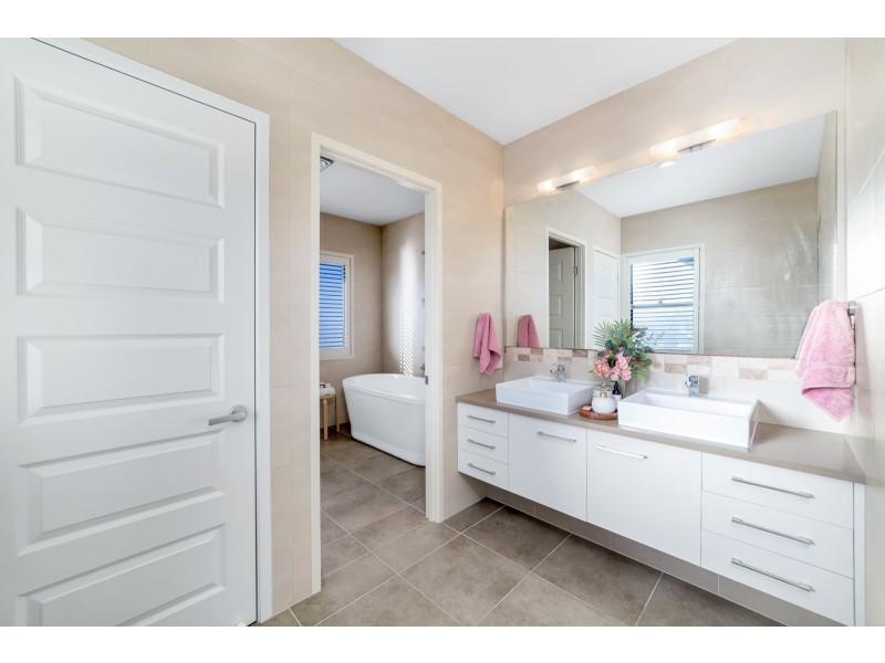 95 Burdekin Drive, Sinnamon Park QLD 4073