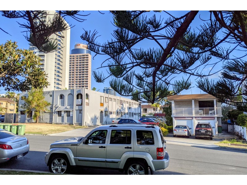 4 Cannes Avenue, Surfers Paradise QLD 4217