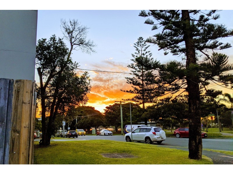 4 Cannes Avenue, Surfers Paradise QLD 4217