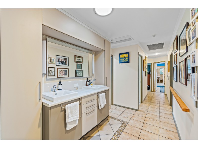 1-3 McPherson Road, Sinnamon Park QLD 4073