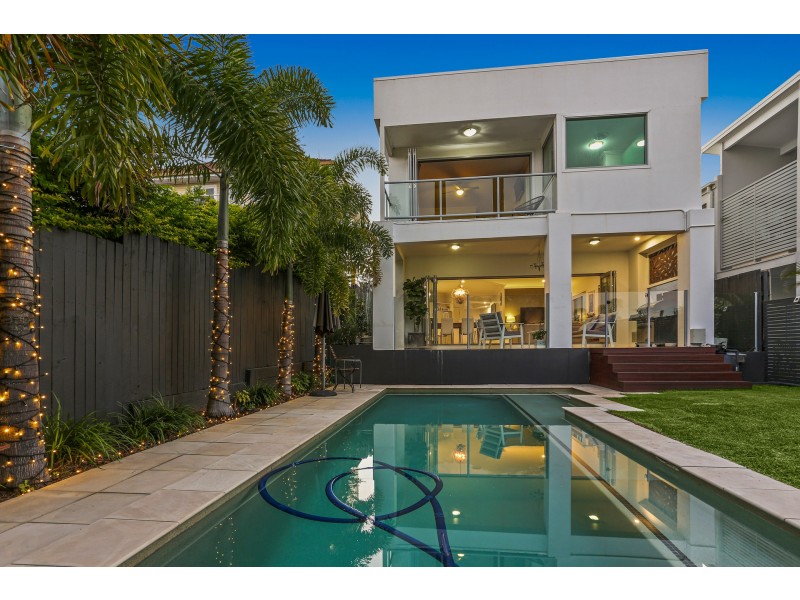 27 Taylor Street, Balmoral QLD 4171