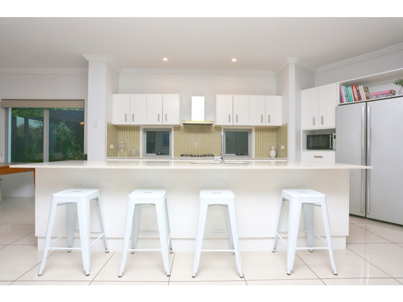 27 Taylor Street, Balmoral QLD 4171