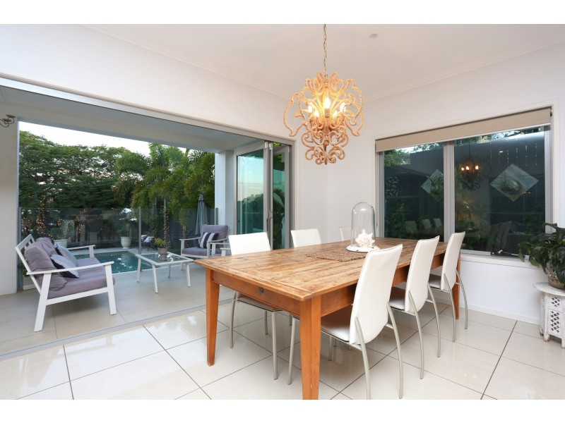 27 Taylor Street, Balmoral QLD 4171