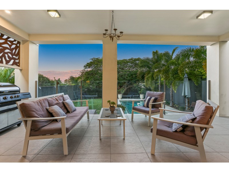 27 Taylor Street, Balmoral QLD 4171