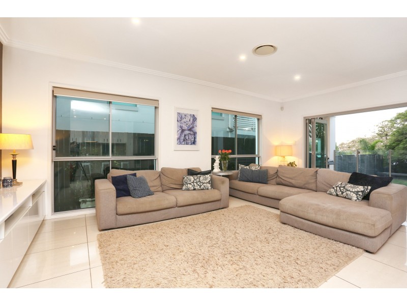 27 Taylor Street, Balmoral QLD 4171