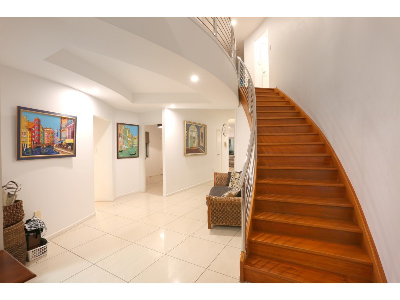 27 Taylor Street, Balmoral QLD 4171