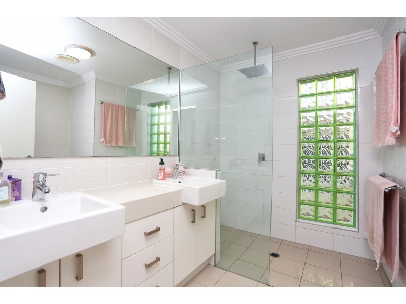 27 Taylor Street, Balmoral QLD 4171