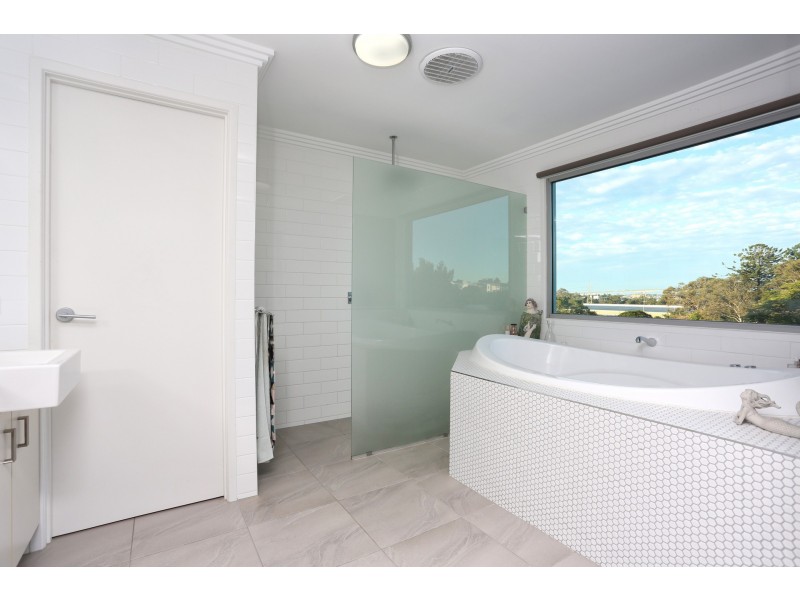 27 Taylor Street, Balmoral QLD 4171