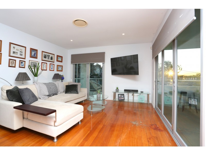 27 Taylor Street, Balmoral QLD 4171