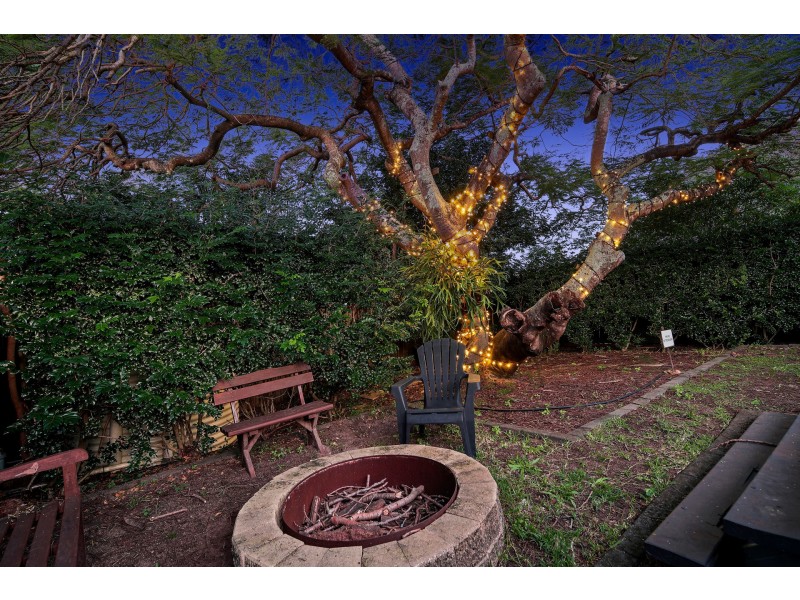 27 Taylor Street, Balmoral QLD 4171