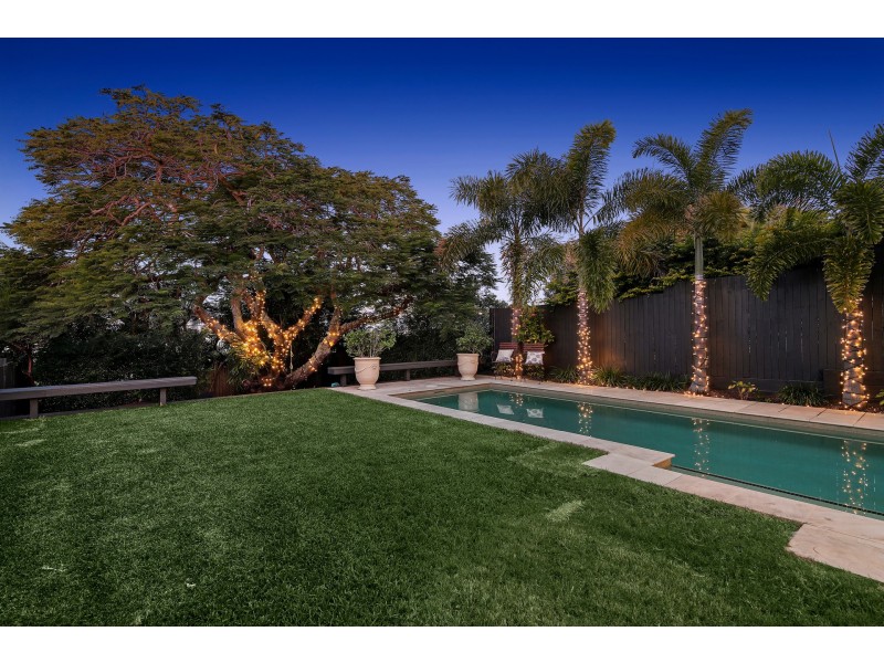 27 Taylor Street, Balmoral QLD 4171