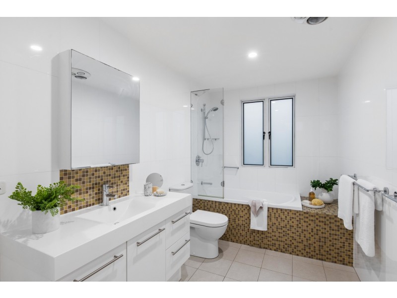 74 Overend Street, Norman Park QLD 4170