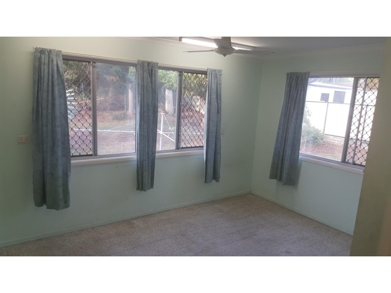 33 Bushmills Court, Hillcrest QLD 4118