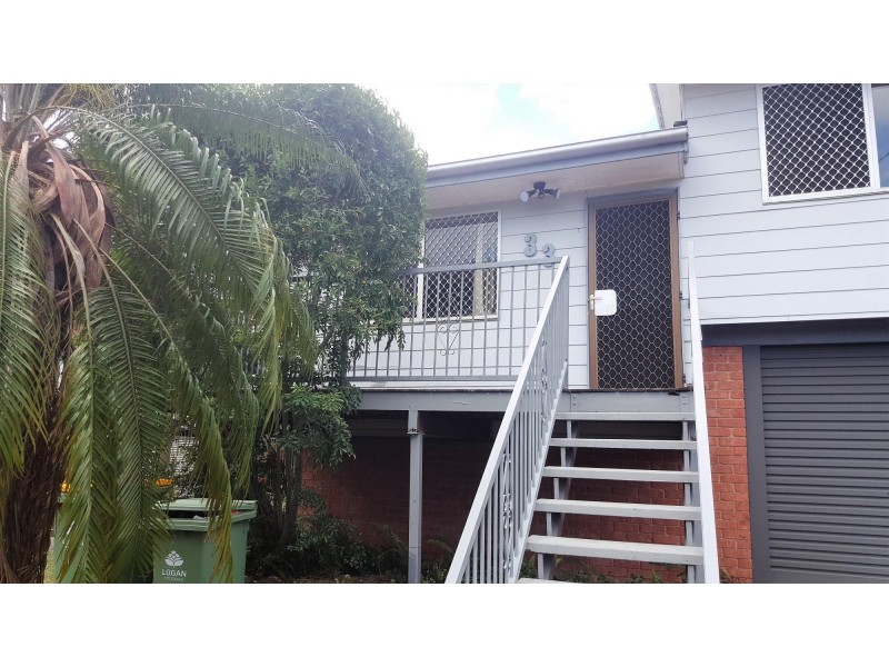 33 Bushmills Court, Hillcrest QLD 4118