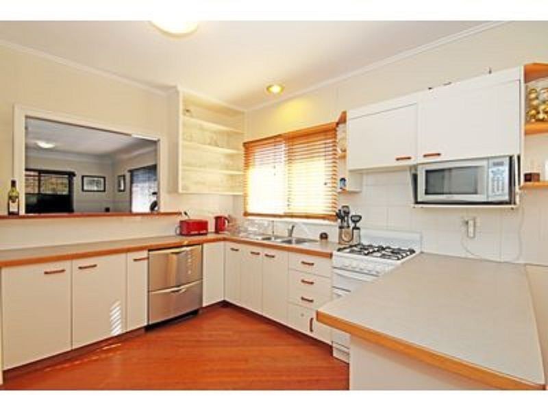 12 Stanton Street, Cannon Hill QLD 4170
