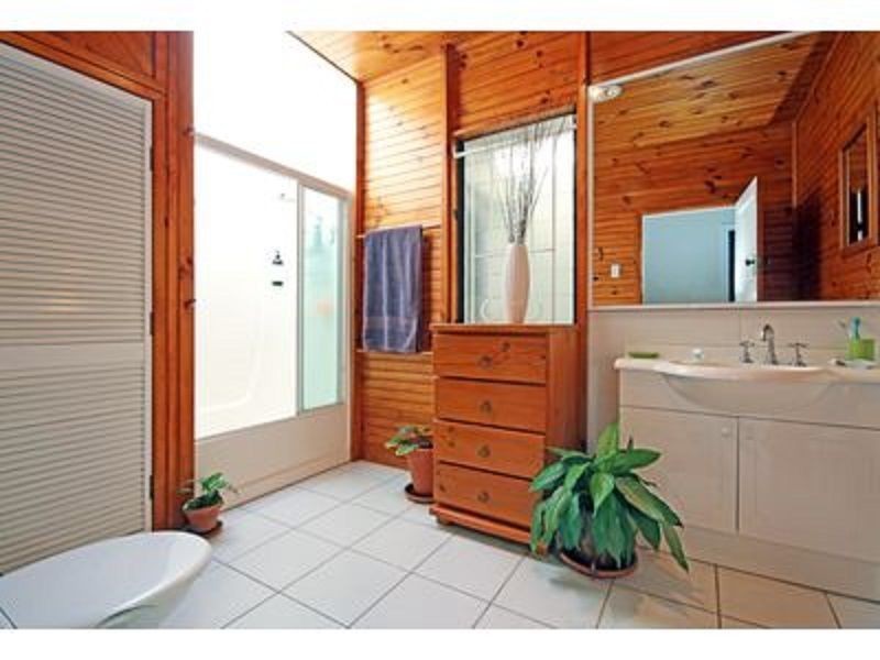 12 Stanton Street, Cannon Hill QLD 4170