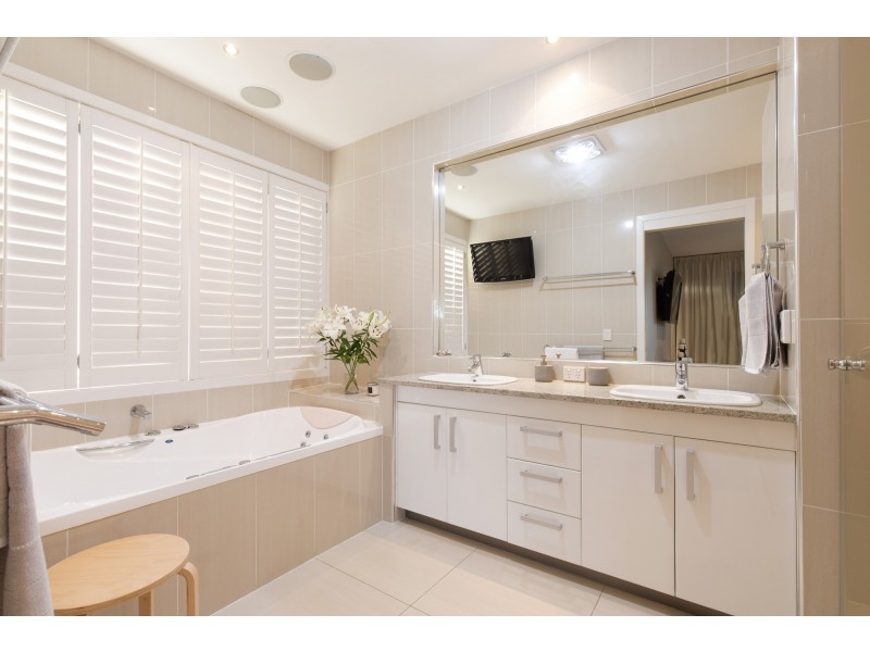 103 Burdekin Drive, Sinnamon Park QLD 4073