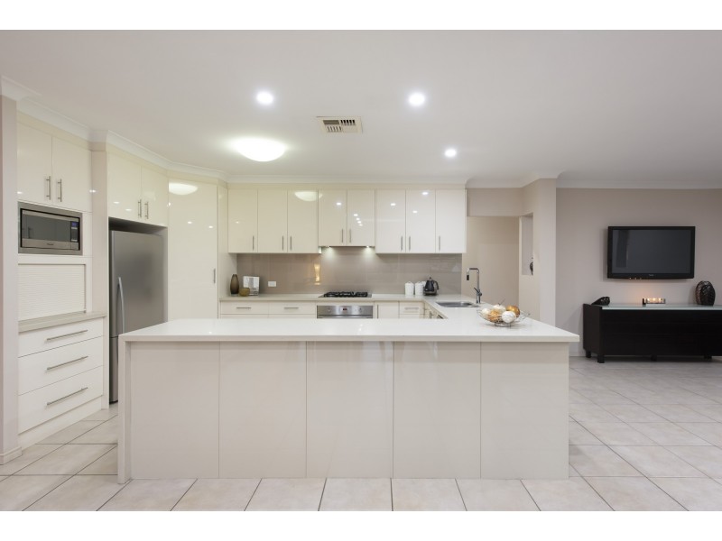5 Camberwell Place, Forest Lake QLD 4078