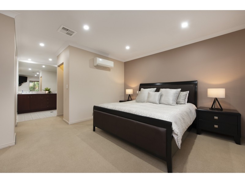 5 Camberwell Place, Forest Lake QLD 4078