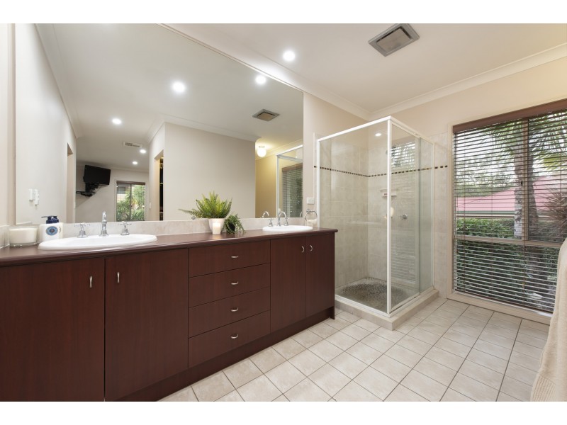 5 Camberwell Place, Forest Lake QLD 4078