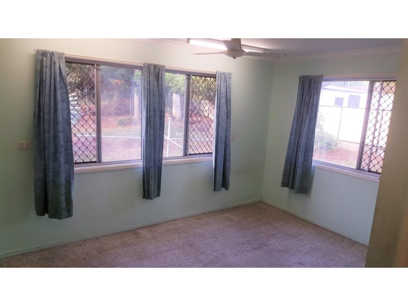 33 Bushmills Court, Hillcrest QLD 4118