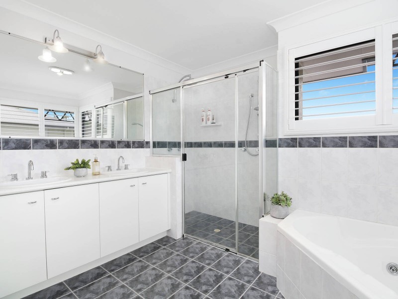 11 Samuel Place, Sinnamon Park QLD 4073