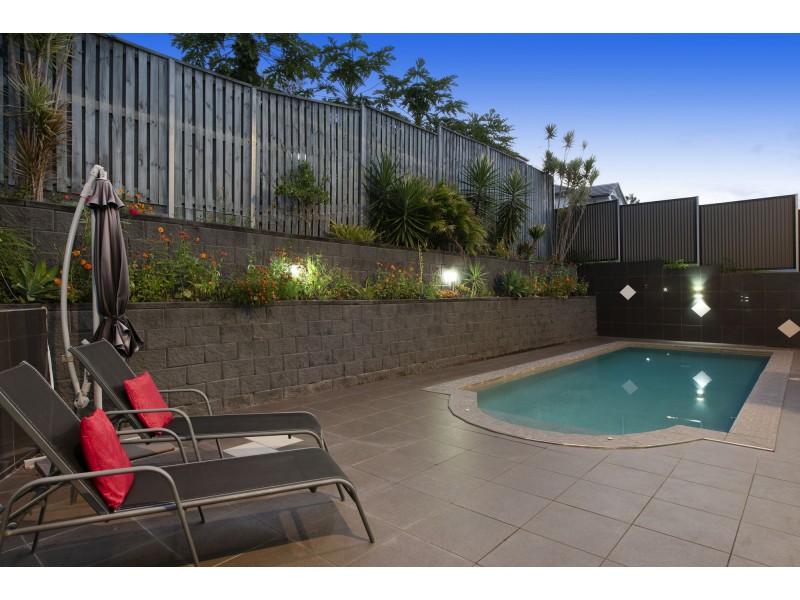 17 Staveley Close, Sinnamon Park QLD 4073