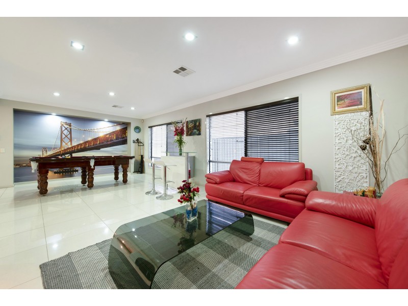 17 Staveley Close, Sinnamon Park QLD 4073