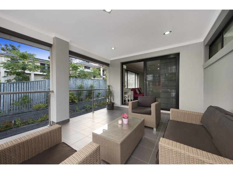 17 Staveley Close, Sinnamon Park QLD 4073