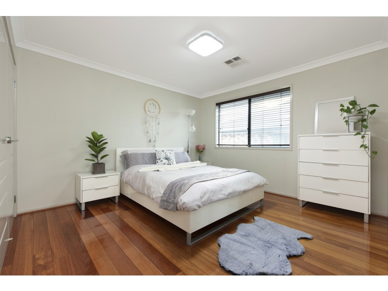 17 Staveley Close, Sinnamon Park QLD 4073