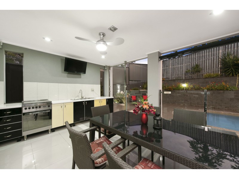 17 Staveley Close, Sinnamon Park QLD 4073