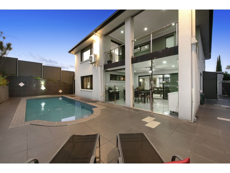 17 Staveley Close, Sinnamon Park QLD 4073