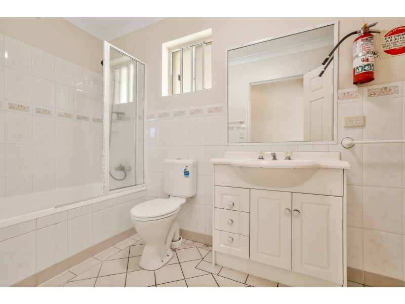 450 Old Cleveland Road, Camp Hill QLD 4152