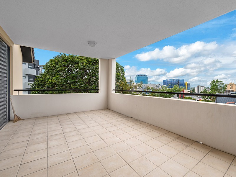 2B/90 Kensington Terrace, Toowong QLD 4066
