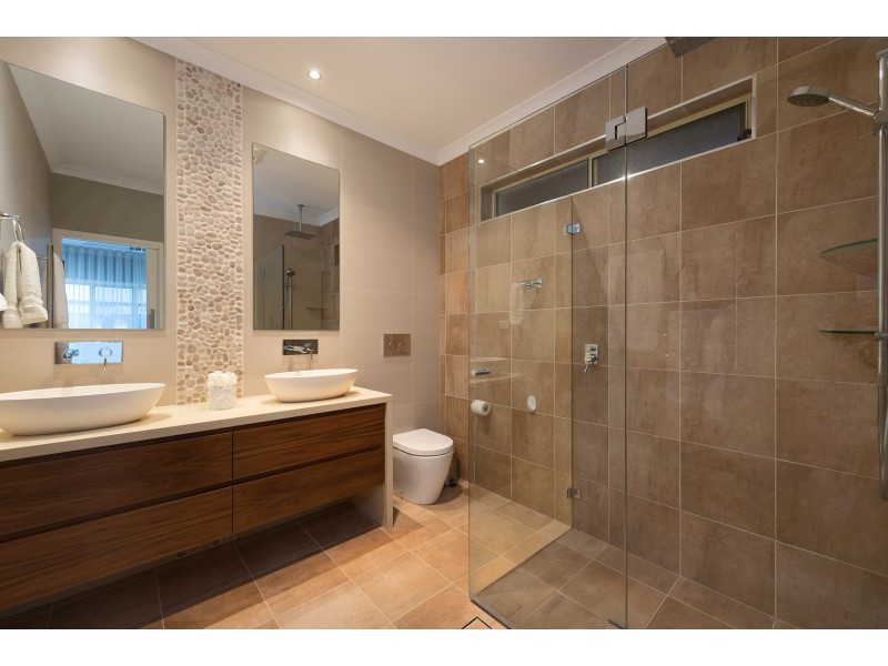 105 Thomas MacLeod Avenue, Sinnamon Park QLD 4073